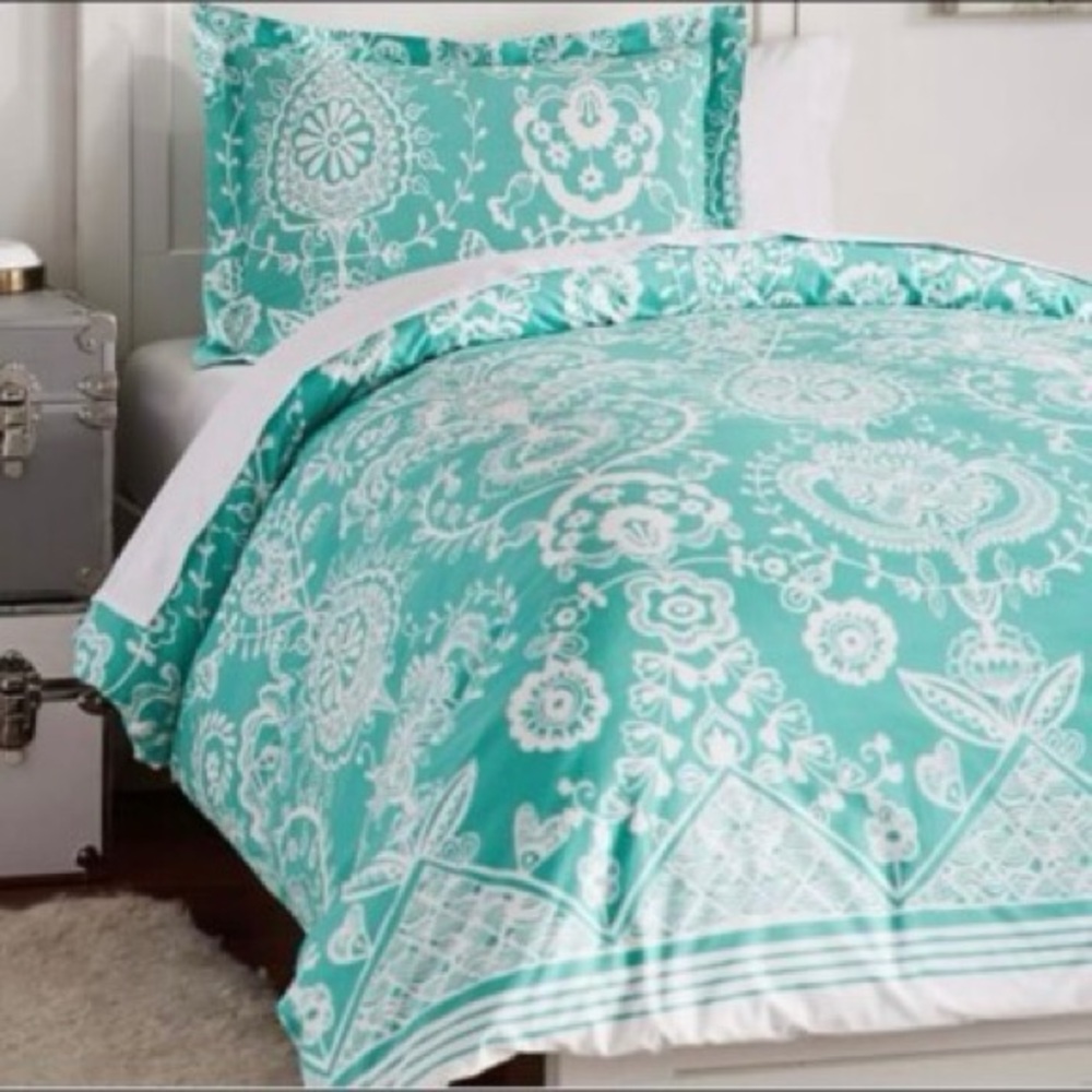 Pottery Barn Teen Natalia Teal and White Duvet Cover - Twin